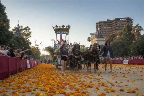 La Batalla de las Flores - Eine Vision der Schönheit und des Chaos in Öl!