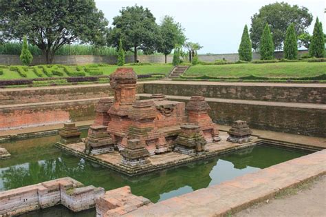  Der Sarcophagus von Trowulan! Ein Meisterwerk der Reliefkunst aus dem 13. Jahrhundert